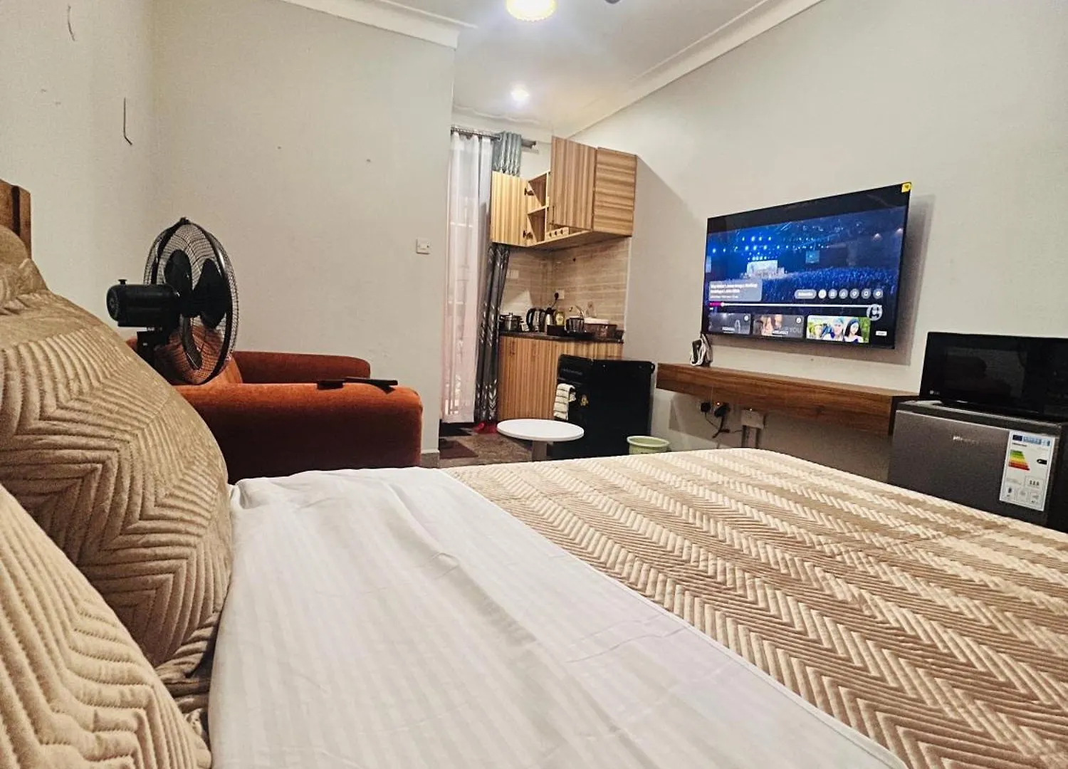 Cozy Studio カンパラ